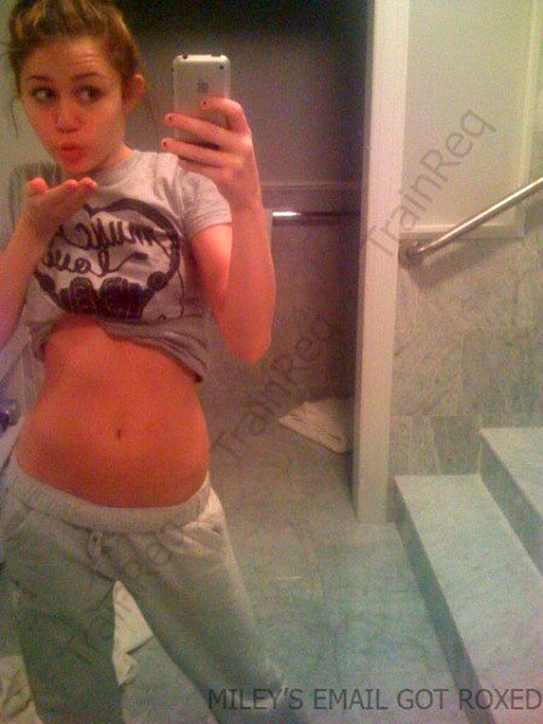 miley cyrus nude pussy slipr43 d4t
