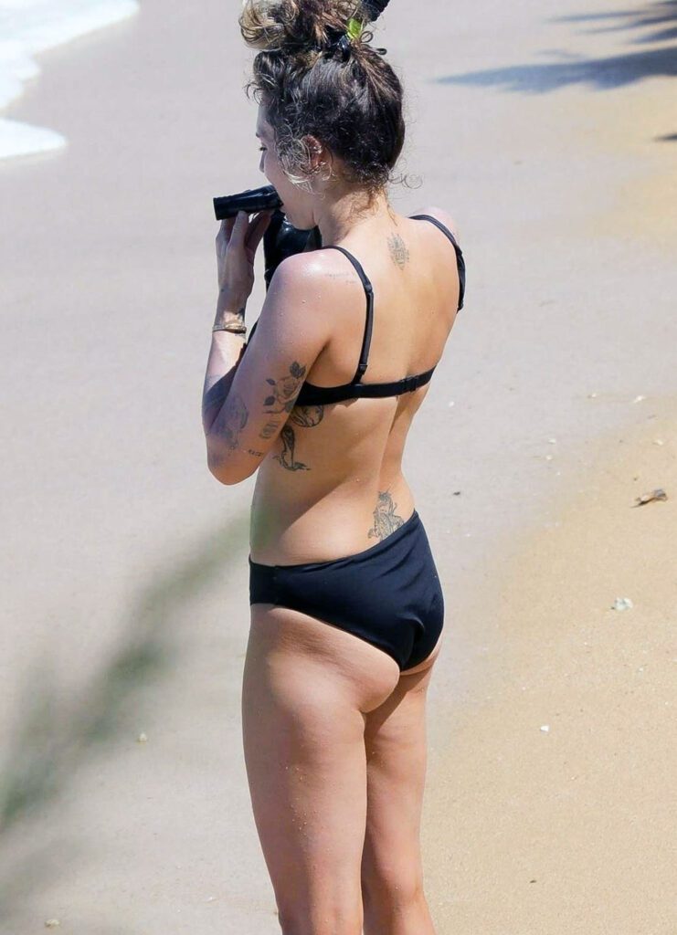 naked Miley Cyrus tits bikini 8