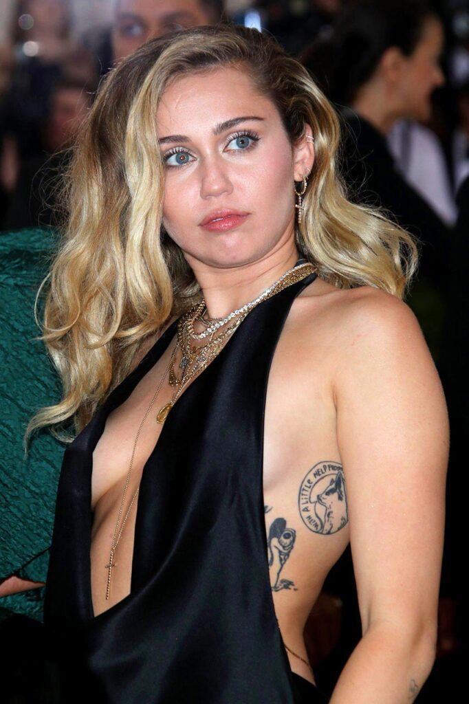 naked Miley Cyrus tits bikini d6t54